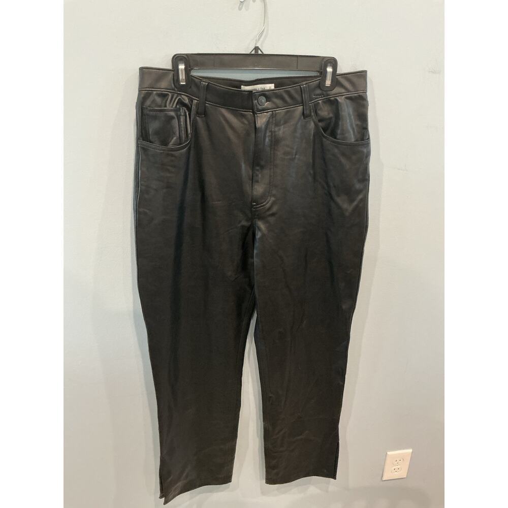Abercrombie 90s Straight Ultra High Rise Vegan Leather Pants Size 32 14 Black‎